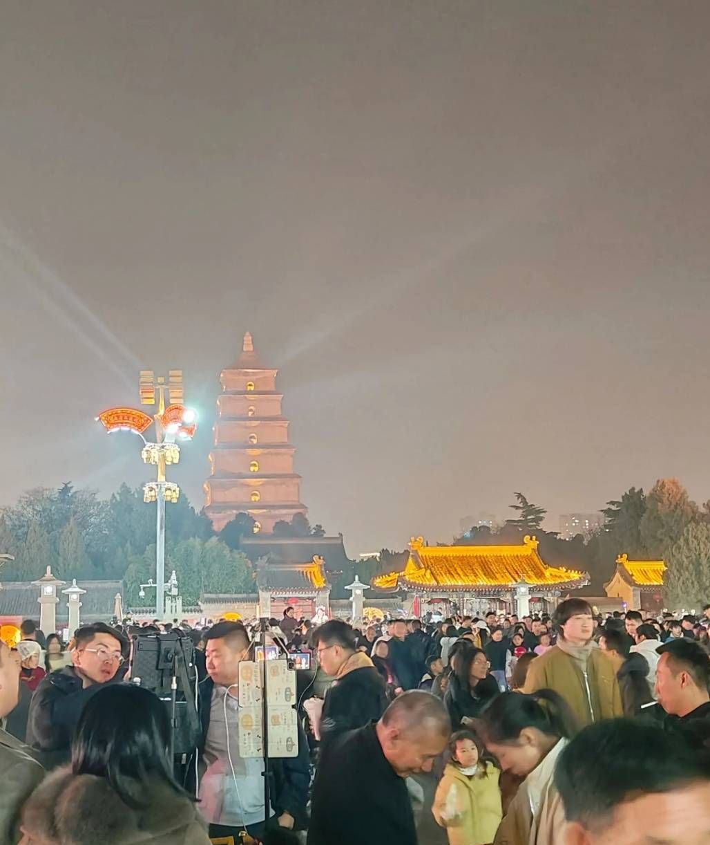 迈科商业中心这样的写字楼能贷款吗？商贷首付比例与利率要点